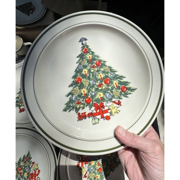 EHI YULETIDE China 16 Piece Set 4 Piece Place Setting Missing 1 Cup Original Box - Picture 9 of 12